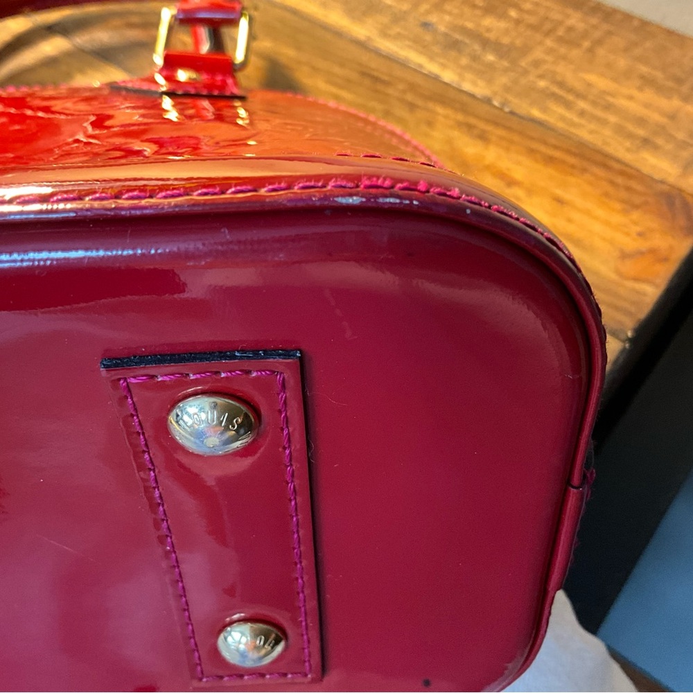 Louis Vuitton BB Alma, Red Vernis, 2 Way, Guitar Shoulder Strap, Lock & Key, EUC - Picture 8 of 11